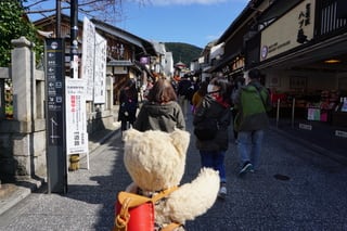 京都で大人気。毎月3日に祇園のスタバ3店で限定発売される島田耕園人形 