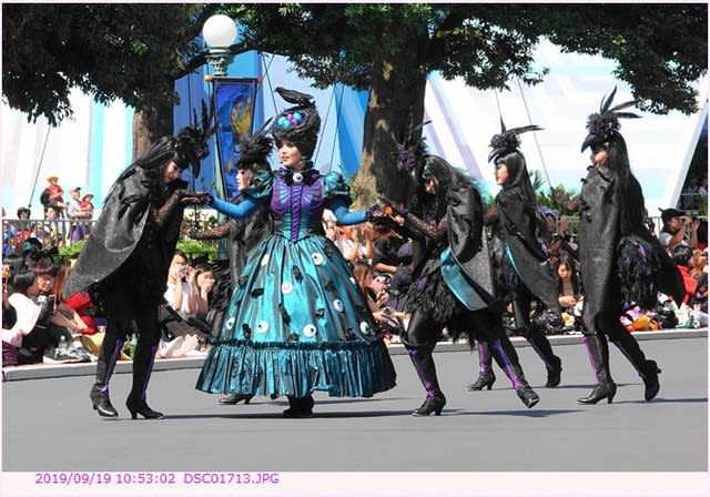 ダンサー 〈カラスのコスチューム スプーキー“Boo!”パレード ２０１９ 