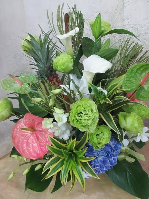 御供アレンジメント 南国風 をお作り致しました 御供 神奈川県 茅ケ崎市の花屋 さんこう生花店 のgooブログ