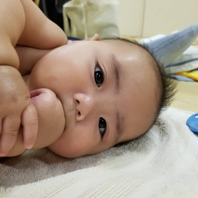 ３ヶ月から５ヶ月の赤ちゃんのベビーマッサージ Sourireスリールの子育てブログ