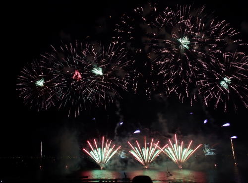 ２０１５年諏訪湖祭湖上花火大会で見た花火（9）　上下競演