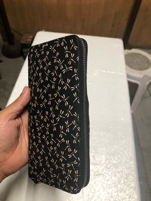 財布の買い替え時期かにゃ 店長今日の一撮 2