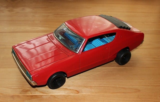 イチコー製 ブリキ玩具でニッサンスカイライン２０００ｇｔｘ ケンメリ 車の形をした煙草入れ ブリキのおもちゃ 玩具 と自動車グッツのコレクション