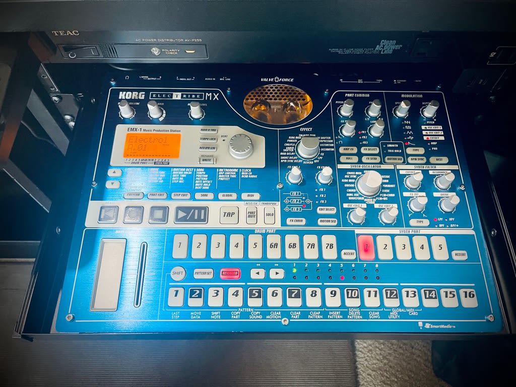 KORG 好み EMX-1 音楽制作ステーション KORG 好み EMX-1 音楽制作ステーション