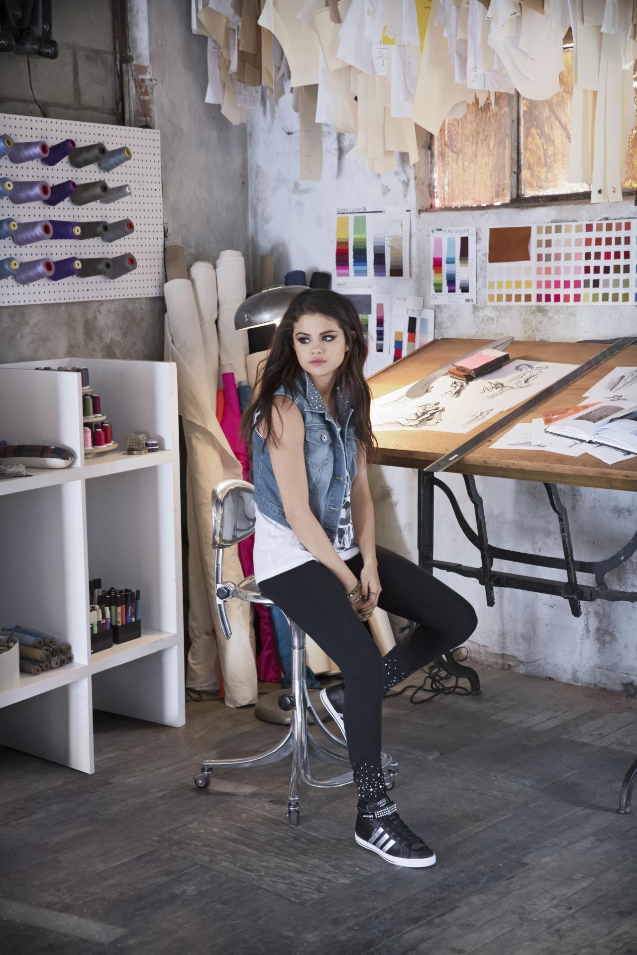 pico alfiler mudo Selena Gomez - Adidas NEO Photoshoot 2013 Fall Shoot - ☆Favorite Celebrity  Pictures☆