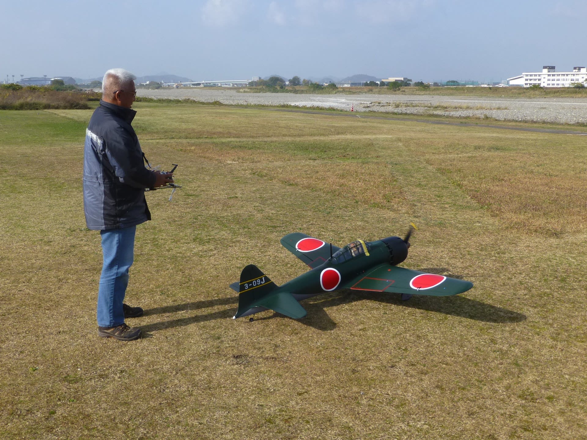 12月1日 小春日和でゼロ戦が飛んだ 愛媛の田舎でrc飛行機 F3aをぼちぼち