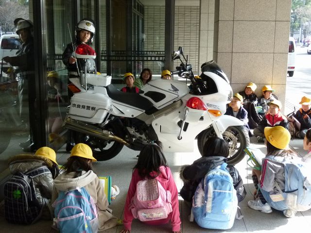 奈良県警女性白バイ隊員