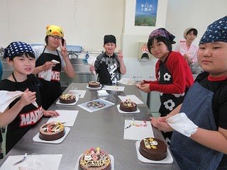 修学旅行 10 柳月 ケーキ作り体験 2 デコレーション本番 川北小学校ブログ