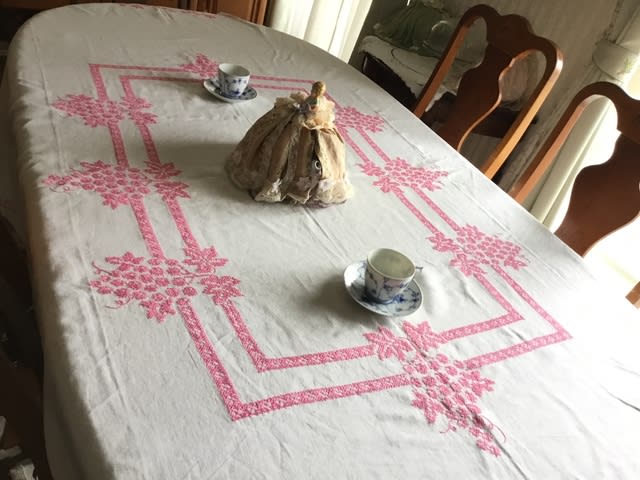 ヨーロッパビンテージ アンティークリネン 刺繍テーブルクロス 正方形 
