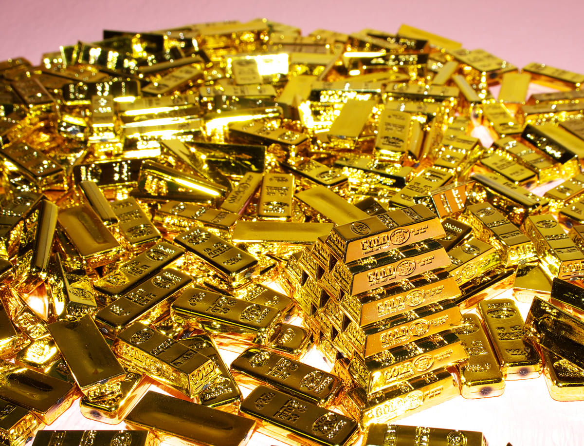 Золото станет деньгами. Куча золота. Золотые деньги. Слиток золота. Деньги золото богатство.