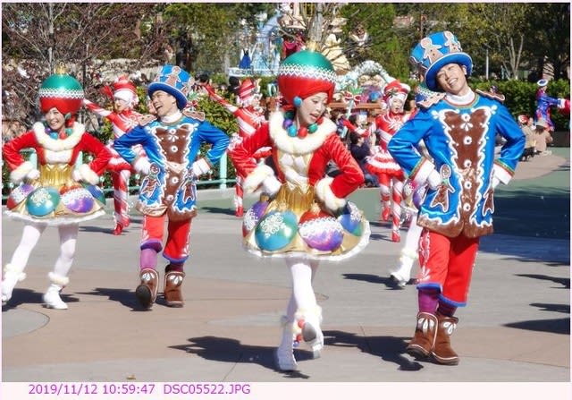 衣装とダンサー ディズニー クリスマス ストーリーズ ２０１９ 都内散歩 散歩と写真