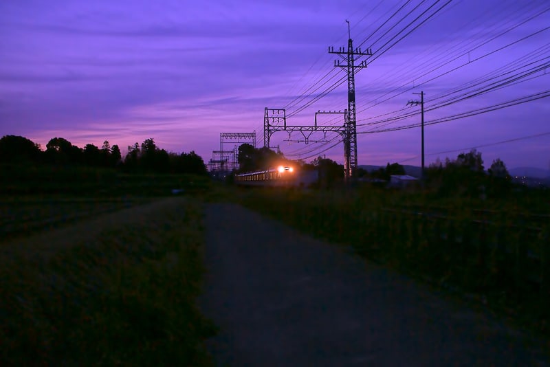 鉄道写真,画像,逢魔が刻,夕闇,夜間撮影,夜の鉄道写真,近鉄電車,トワイライト,宵闇
