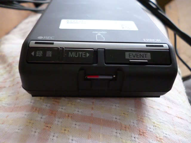 スバル純正ドラレコH0013FL100をもらったが、電源入らず