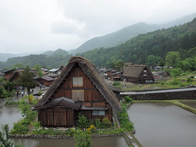 雨の白川郷 日本の原風景 屯田物語