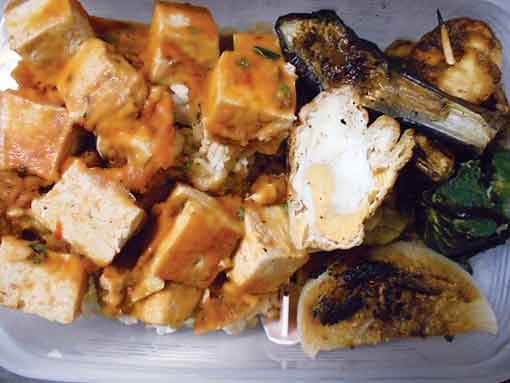 麻婆豆腐と味噌田楽と巾着弁当