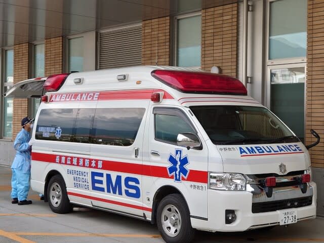 派手な救急車 通りすがりの正義の味方のブログ