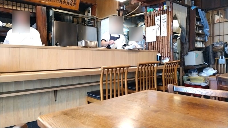 登良屋:店内