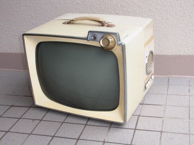 Zenith, B1719P, 1950年代頃の白黒 TV - テレビ修理-頑固親父の Zenith, B1719P, 1950年代頃の白黒 TV - テレビ修理-頑固親父の