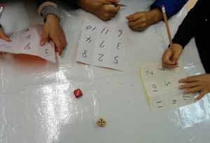 折り紙の簡単ビンゴ で 計算練習 虹色教室通信