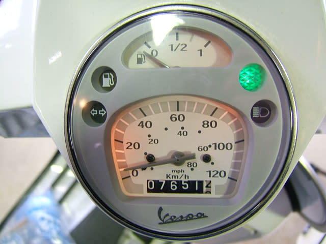 Vespa Px 燃料計 警告灯とガソリン残量の関係は Vespa Garage Mikuriya S Blog