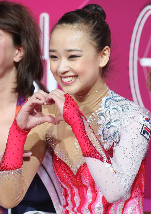 ソン・ヨンジェ 天使が舞い降りた！」韓国の新体操女王、ソン・ヨンジェが披露 ...