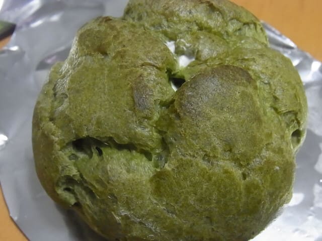 旨み抹茶のシュークリーム 上林春松本店監修 忠犬コロ子のグルメ日記