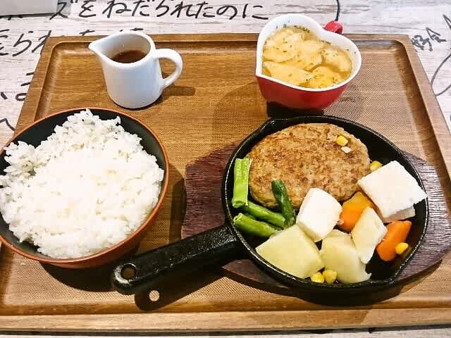 Ske48カフェでランチ 18年4月6日 マース 塩 のブログ