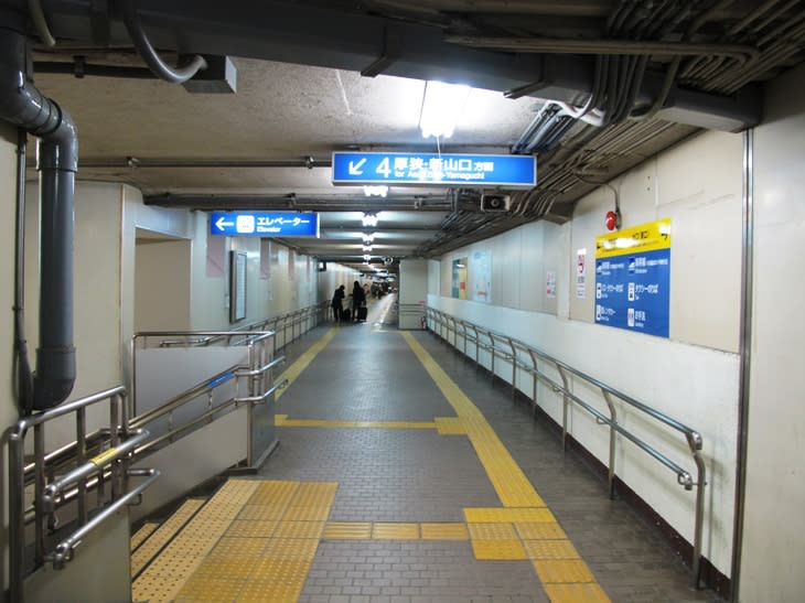 新下関駅ホーム 観光列車から 日々利用の乗り物まで