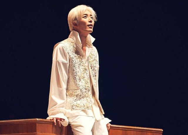 俳優キム ジェウク 演劇 アマデウス 出演のために 白髪 に変身 途中下車してときどき嵐 俳優キム ジェウク 演劇 アマデウス 出演のために 白髪 に変身 途中下車してときどき嵐