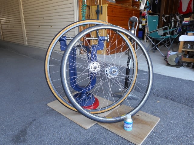 ピストバイク チューブラータイヤの交換 タイヤを貼る - Kinoの自転車日記