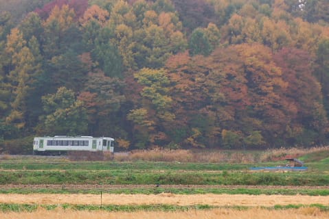 太田部離山を巻くように走る小海線