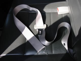 シートベルトをナイフで切った 修理代怖い 私の気持ち