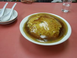無造作にお皿にのっけた餃子ですが、美味しいがよね