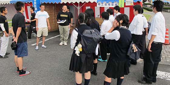 今時の高校生は 偉い フェスタすその にて 富士山の裾野市商工会公式ブログ