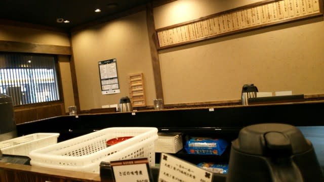 しんぱち食堂店内