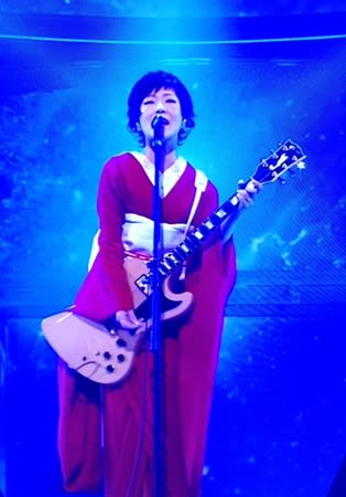 紅白歌合戦 椎名林檎さんのクールな衣装 タイガーのｆｕｎ ｌｏｖｉｎｇ ｗａｙ ｏｆ ｌｉｆｅ