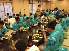 修学旅行 奈良での夕食 大月東中学校 美登里の日々 修学旅行 奈良での夕食 大月東中学校 美登里の日々