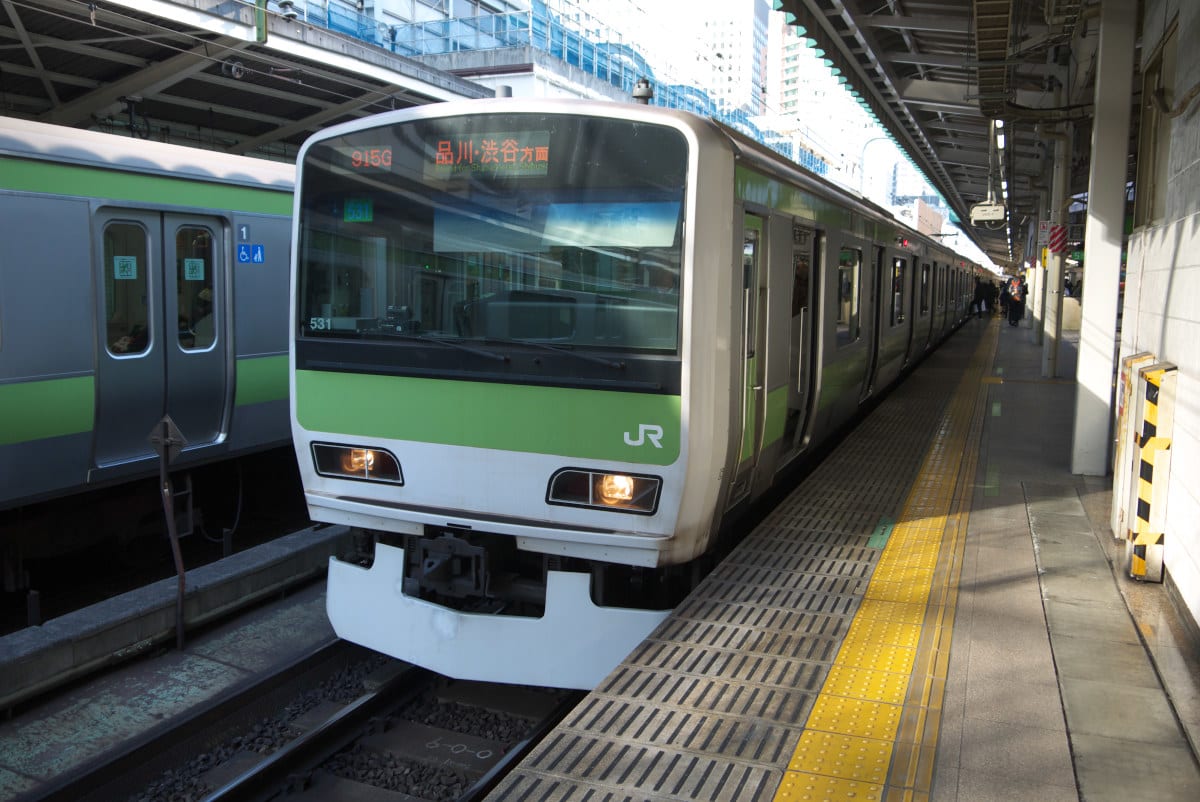 東京駅を発着する山手線外回り９１５ｇ 品川 渋谷方面行き 緑には 東京しかない