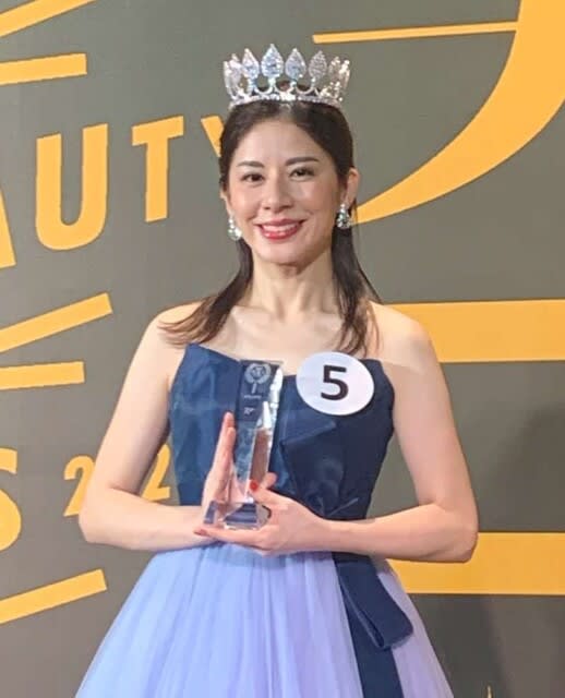 第11回 国民的美魔女コンテスト 39歳の小谷清子さんがグランプリ Oricon News 12 10 34 公営競技はどこへ行く