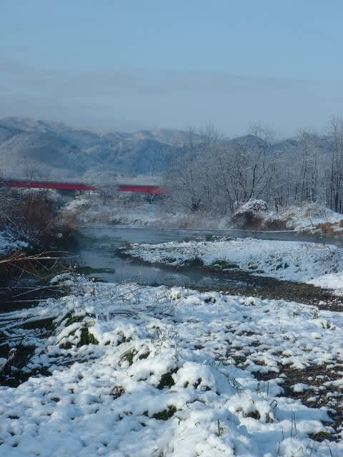 朝ぼらけ 有明の月と 見るまでに 吉野の里に 降れる白雪 たけじいの気まぐれブログ 朝ぼらけ 有明の月と 見るまでに 吉野の里に 降れる白雪 たけじいの気まぐれブログ