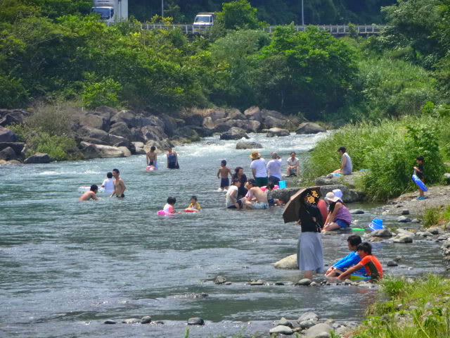 水遊び風景（愛川町・中津川） - 相模の国の散策だより