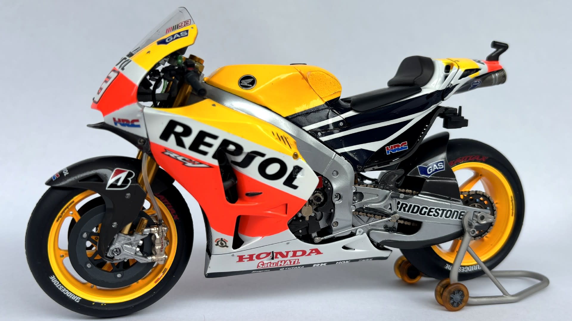 タミヤ 1/12 レプソルホンダ RC213V '14 製作記 - 松輪で10キロ タミヤ 1/12 レプソルホンダ RC213V '14 製作記 - 松輪で10キロ