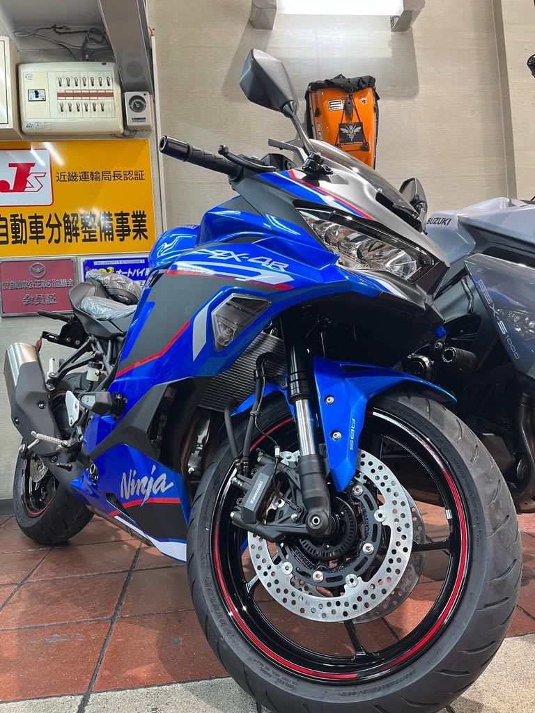 2024/1/19◇本日入荷!2024年「ZX-4R SE」キャンディプラズマ 2024/1/19◇本日入荷!2024年「ZX-4R SE」キャンディプラズマ