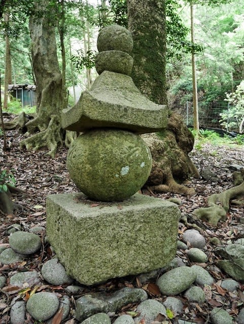 福井県小浜市太良庄 長英寺五輪塔 - 石造美術紀行