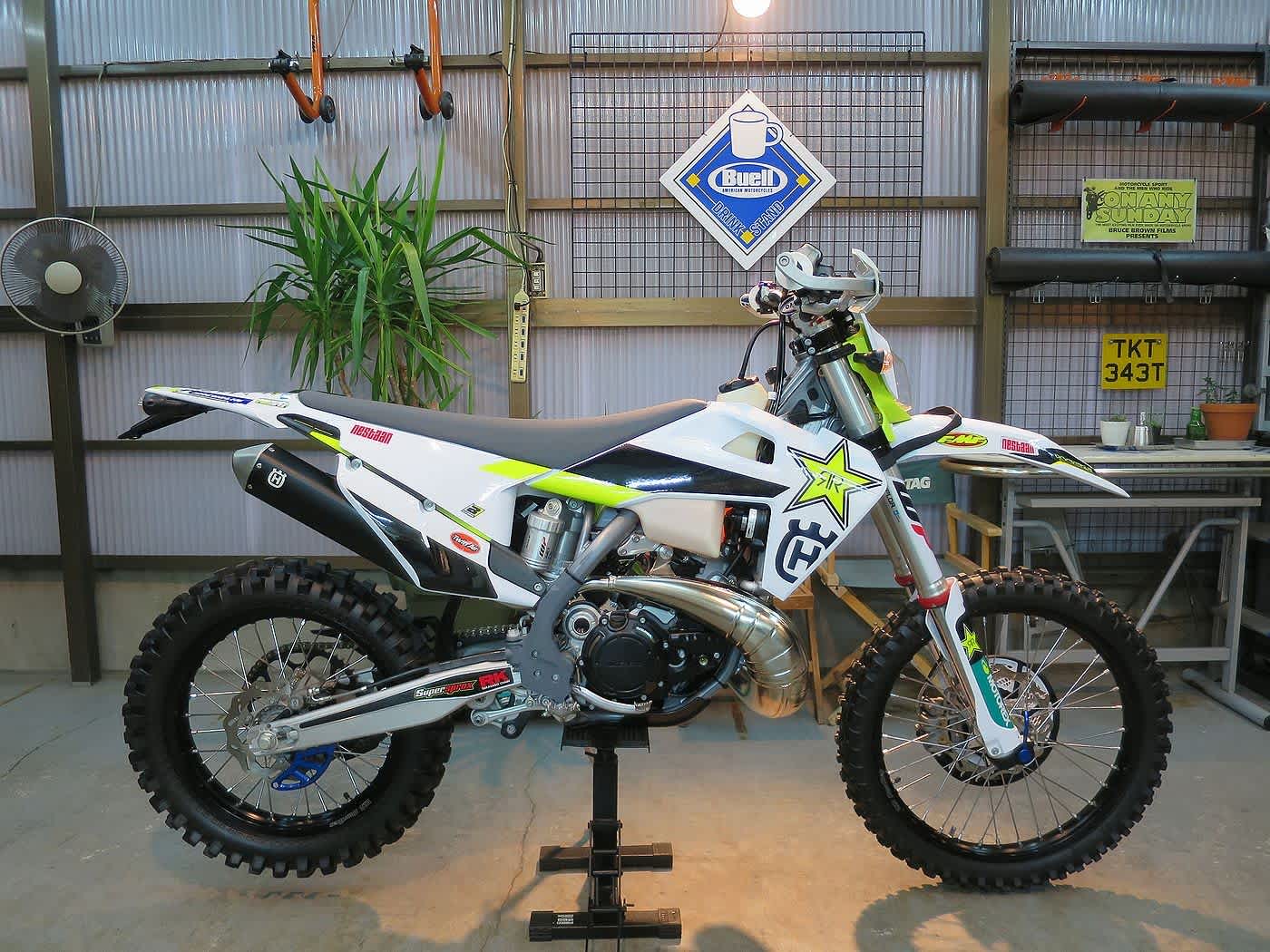 TE250i 外装セット Husqvarna TE/FEシリーズの外装リフレッシュ！2021RockStar仕様