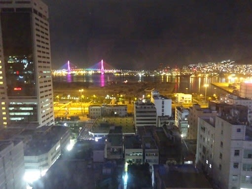 ホテルの窓から見た夜景 釜山 １人で釜山 19 5 30 しゃかしゃか母 旅に出ました第二弾
