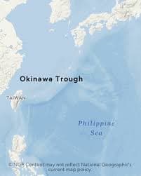 Large gas reservoir along the rift axis of a continental back‐arc basin revealed by automated seismic velocity analysis in the Okinawa Trough