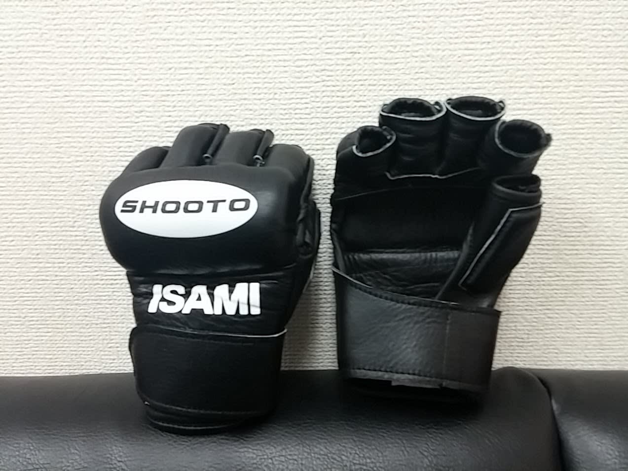 オープンフィンガーグローブといいます 内村特殊法務事務所 ただいま営業中