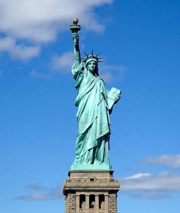 アメリカの自由の女神像 明日の風に吹かれて