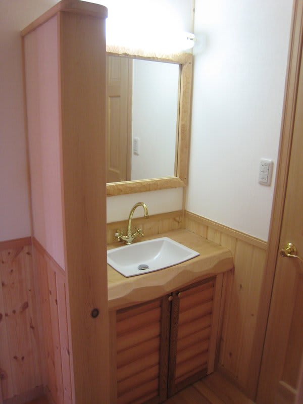トイレ前の洗面台"